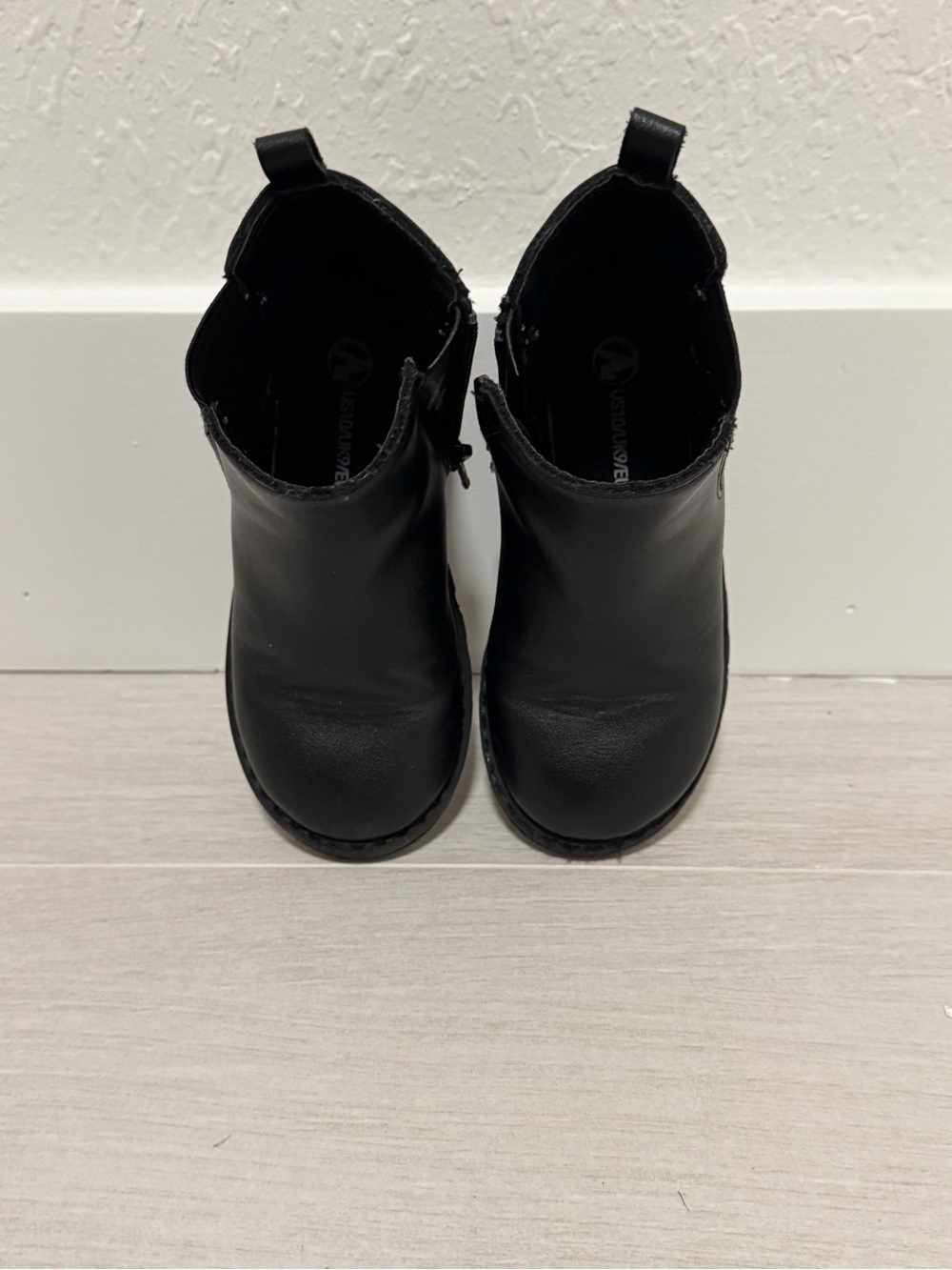 Girls black boots